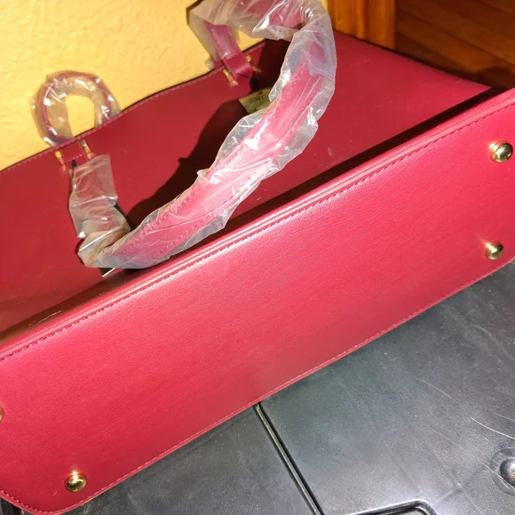 Badgley Mischka NWT Burgundy Vegan Leather Shoulder Bag - Picture 8 of 8